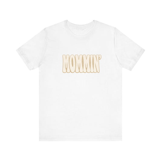 Mommin' Tee | Retro Bubble Text T-Shirt