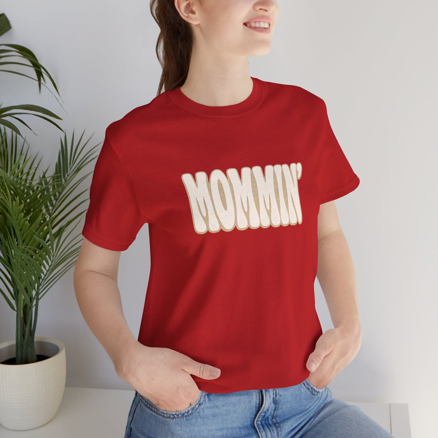 Mommin' Tee | Retro Bubble Text T-Shirt